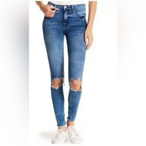 Free people busted knee skinny jeans NWOT size 24